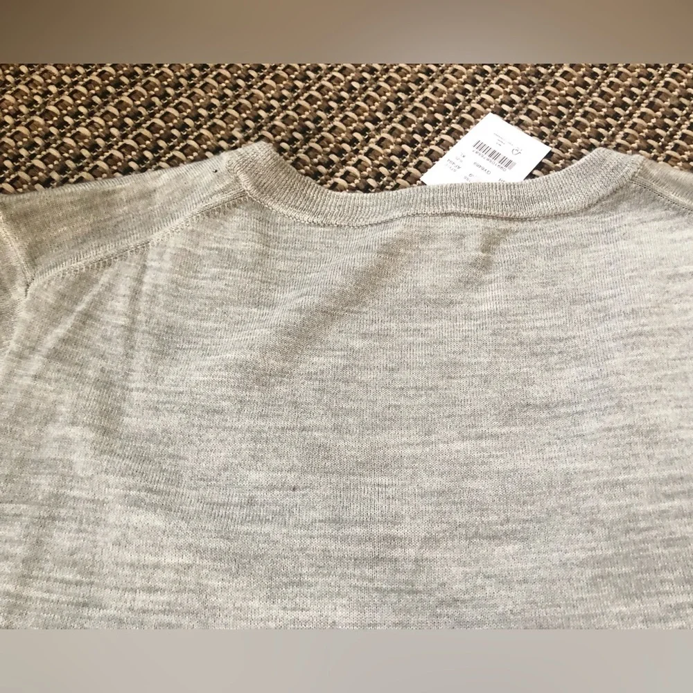 🤍NEW! J Crew Grey Long Sleeve Pullover V-Neck Lightweight Sweater